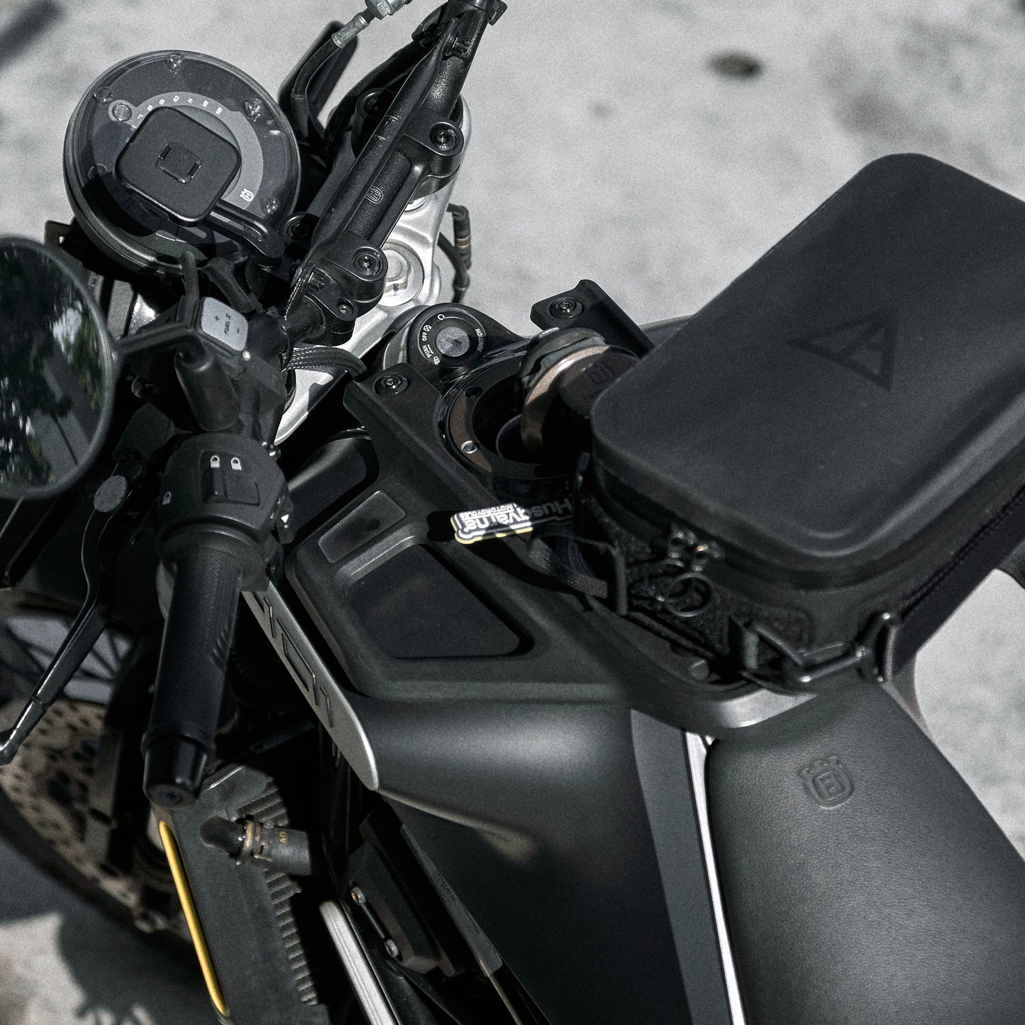 "RAINSTOPPER" magnetic tank bag for Svartpilen 401/250/200/125 Gen 2 (2020-2023)