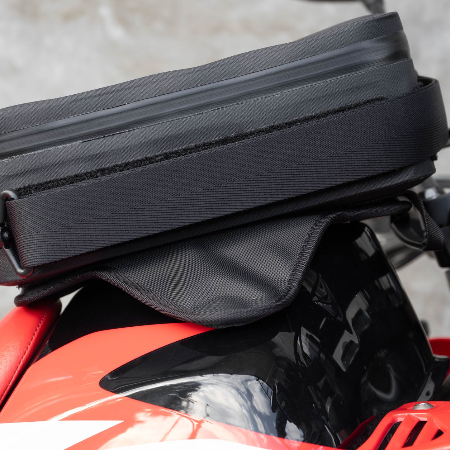 早鳥預購價：上山旅 Rainstopper 防雨磁吸油箱包 Honda CRF300 Rally 適用