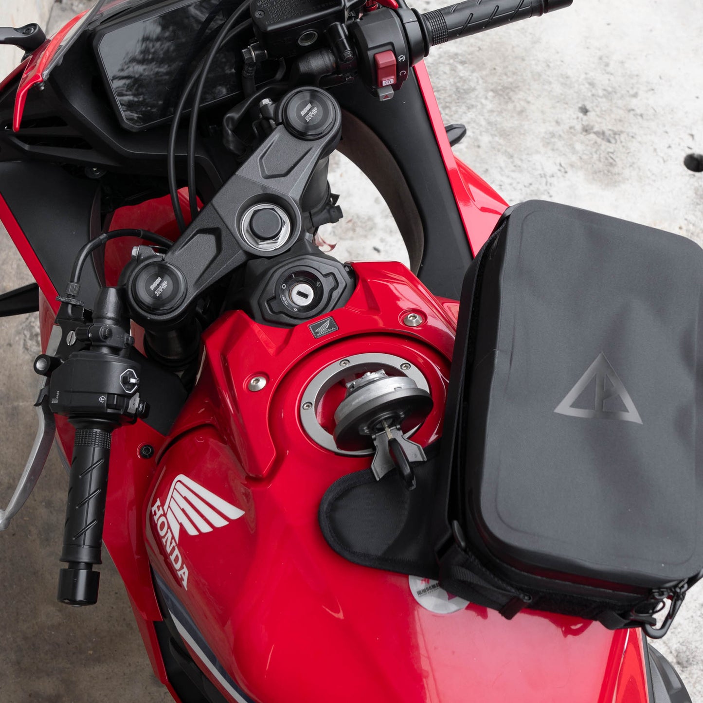 早鳥預購價（九月開始出貨）：上山旅 Rainstopper 防雨磁吸油箱包 Honda CBR650R 適用