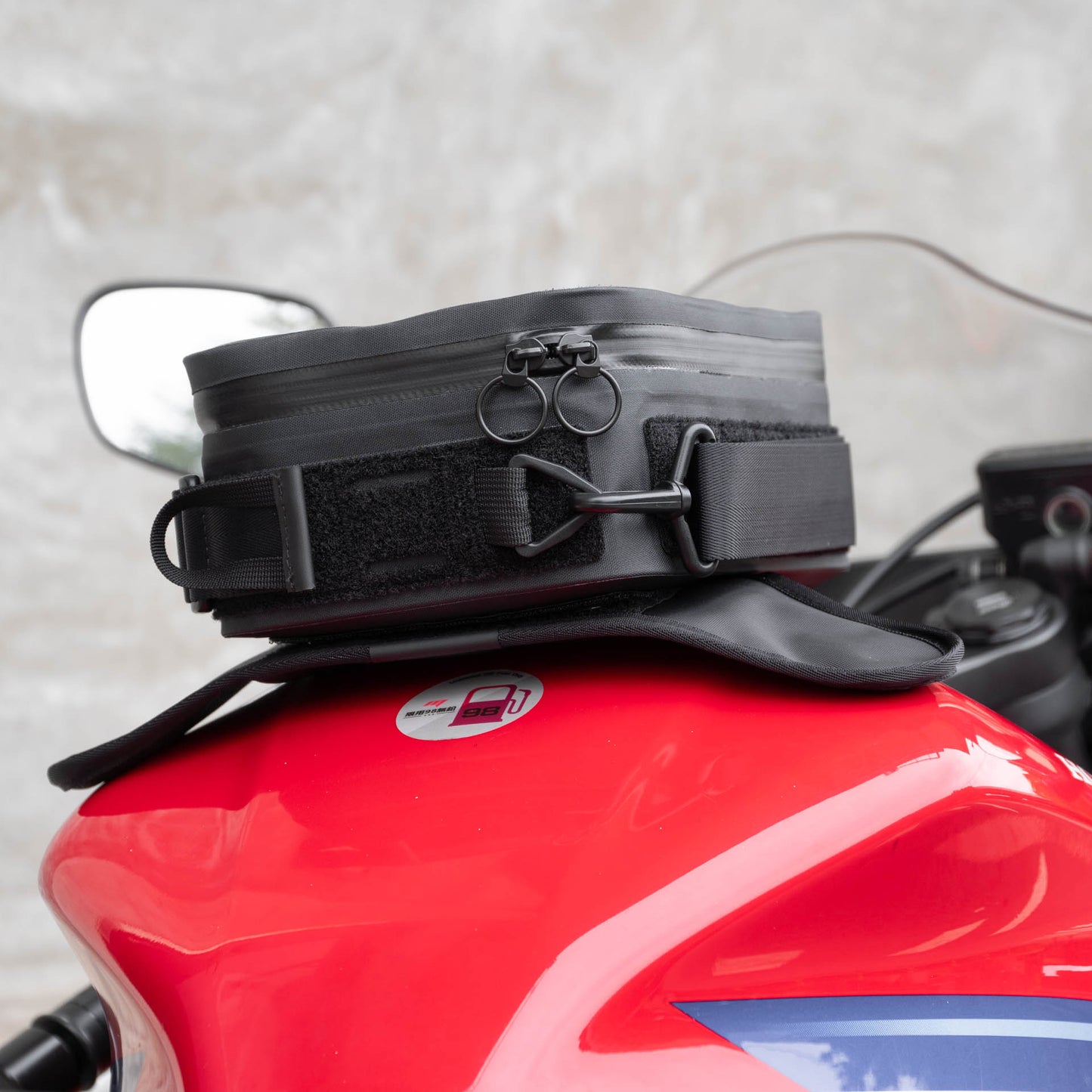 早鳥預購價（九月開始出貨）：上山旅 Rainstopper 防雨磁吸油箱包 Honda CBR650R 適用