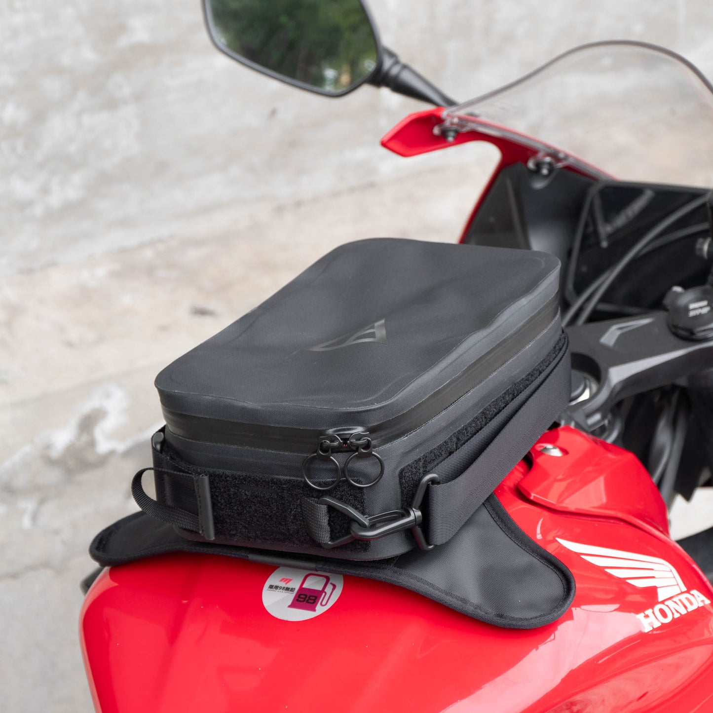早鳥預購價（九月開始出貨）：上山旅 Rainstopper 防雨磁吸油箱包 Honda CBR650R 適用
