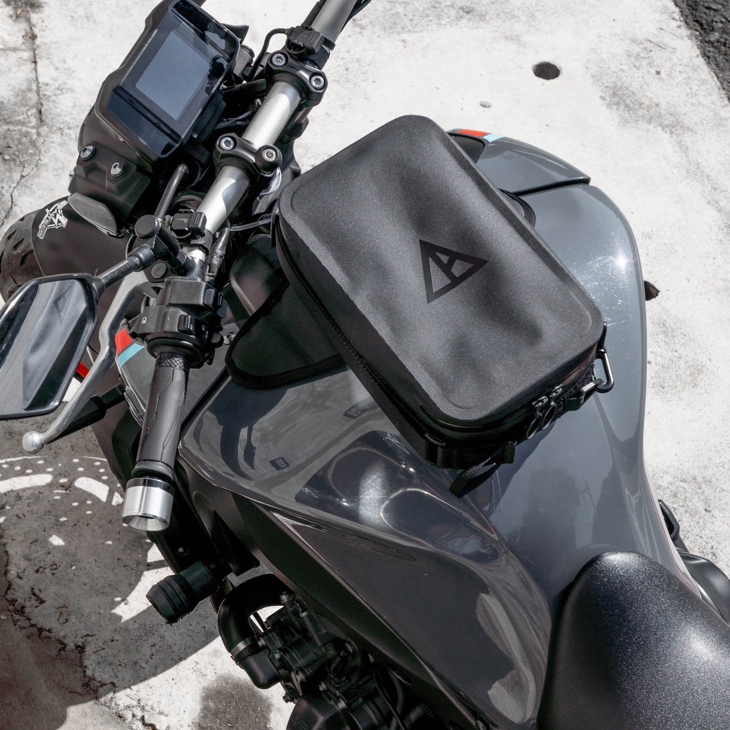 早鳥預購價（九月開始出貨）：上山旅 RAINSTOPPER 防雨磁吸油箱包 Yamaha MT-09 一代至三代適用（2014-2023 年式）