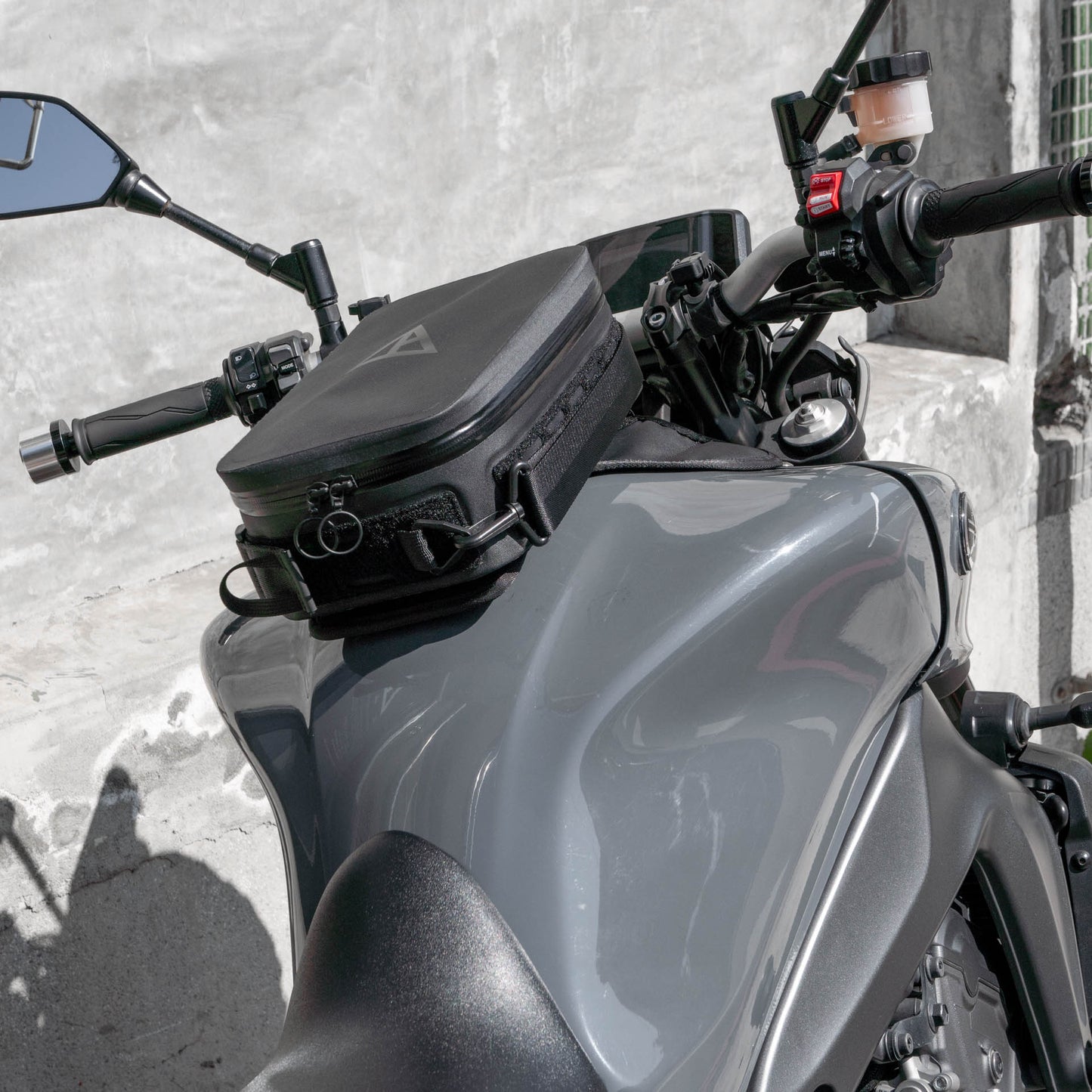 早鳥預購價（九月開始出貨）：上山旅 RAINSTOPPER 防雨磁吸油箱包 Yamaha MT-09 一代至三代適用（2014-2023 年式）