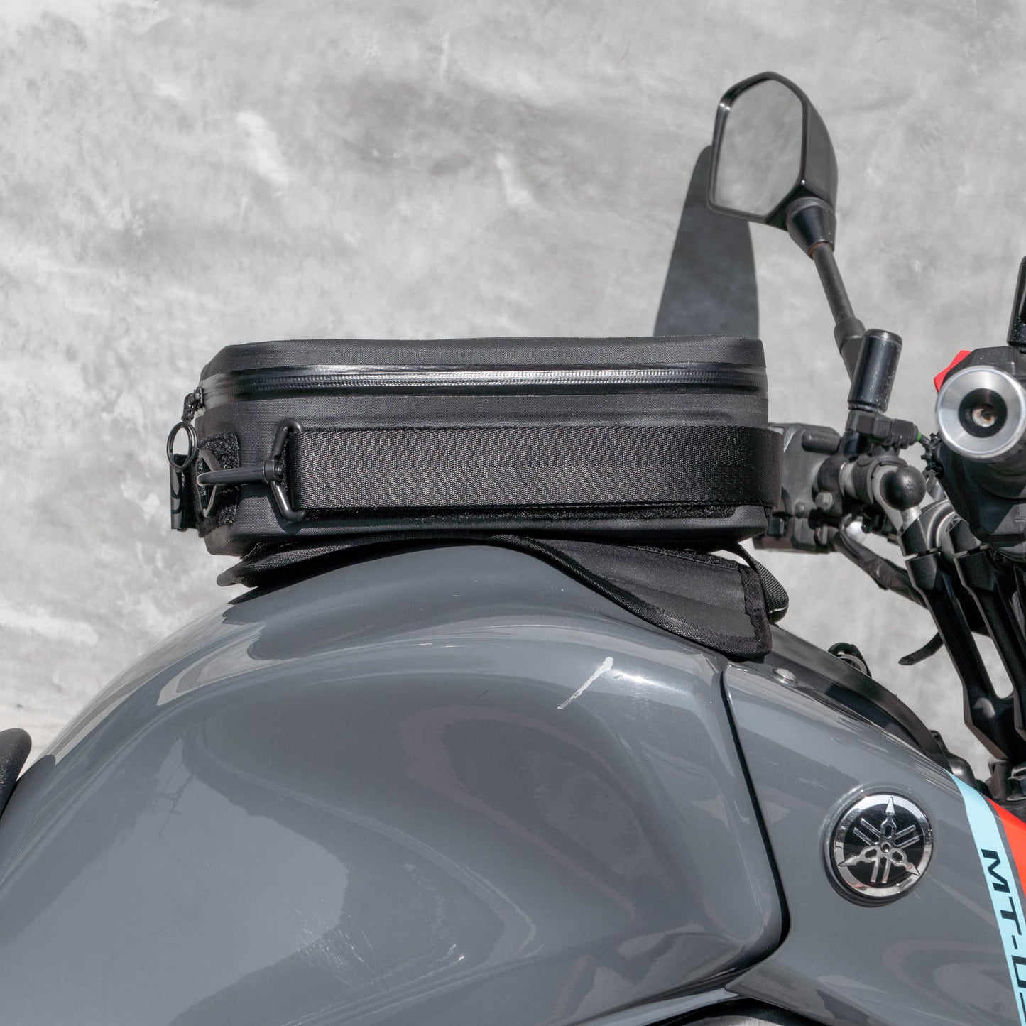 早鳥預購價（九月開始出貨）：上山旅 RAINSTOPPER 防雨磁吸油箱包 Yamaha MT-09 一代至三代適用（2014-2023 年式）
