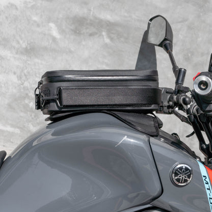 早鳥預購價（九月開始出貨）：上山旅 RAINSTOPPER 防雨磁吸油箱包 Yamaha MT-09 一代至三代適用（2014-2023 年式）