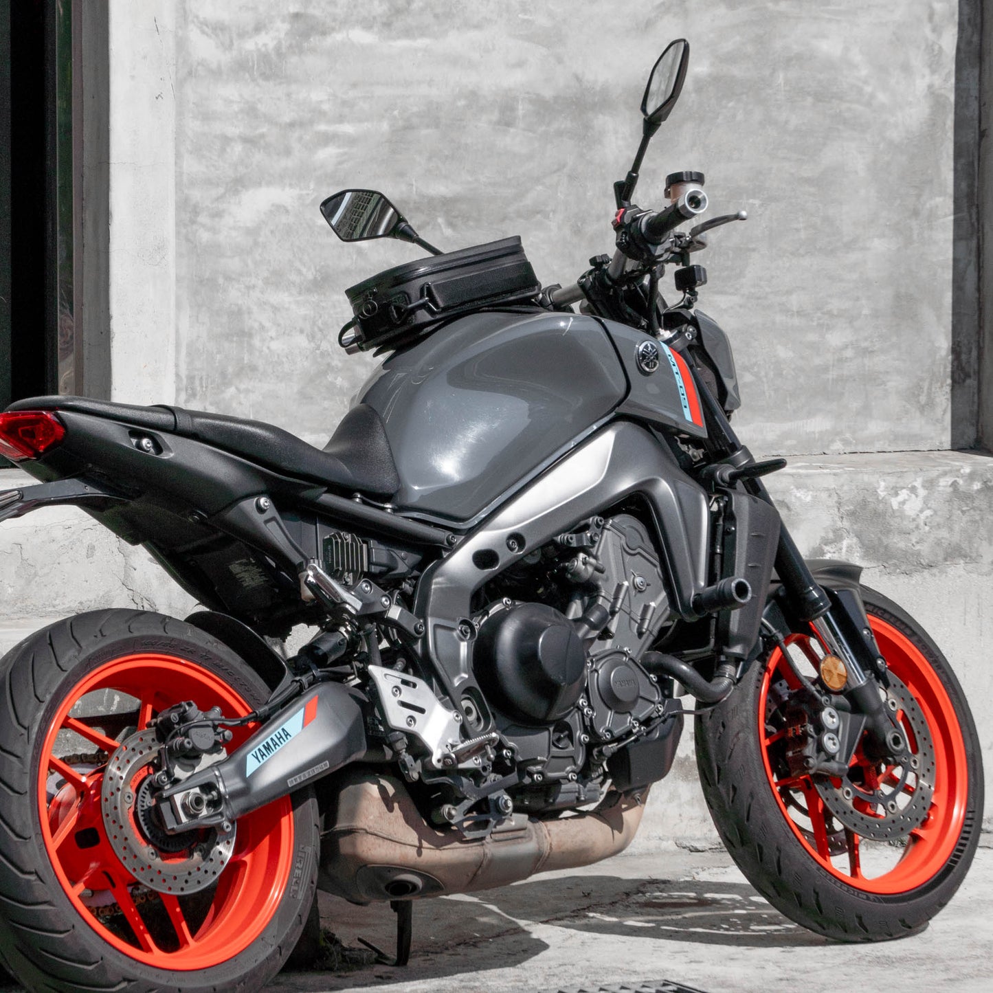 早鳥預購價（九月開始出貨）：上山旅 RAINSTOPPER 防雨磁吸油箱包 Yamaha MT-09 一代至三代適用（2014-2023 年式）