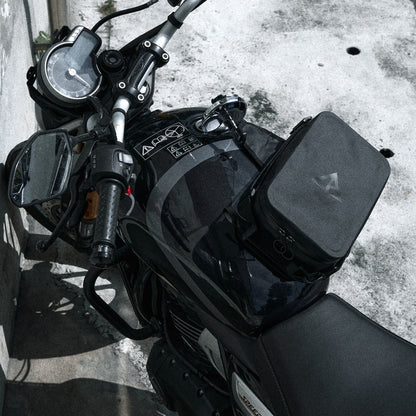 早鳥預購價：上山旅 RAINSTOPPER 防雨磁吸油箱包 Triumph Speed 400 適用