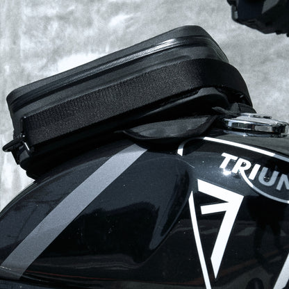 早鳥預購價：上山旅 RAINSTOPPER 防雨磁吸油箱包 Triumph Speed 400 適用
