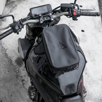 Pre-order (ship in September): "Rainstopper" magnetic tank bag for Honda CB650R