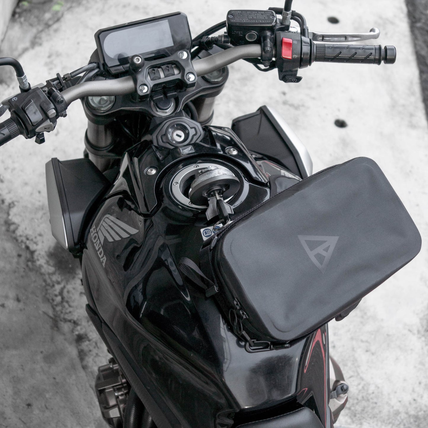 Pre-order (ship in September): "Rainstopper" magnetic tank bag for Honda CB650R