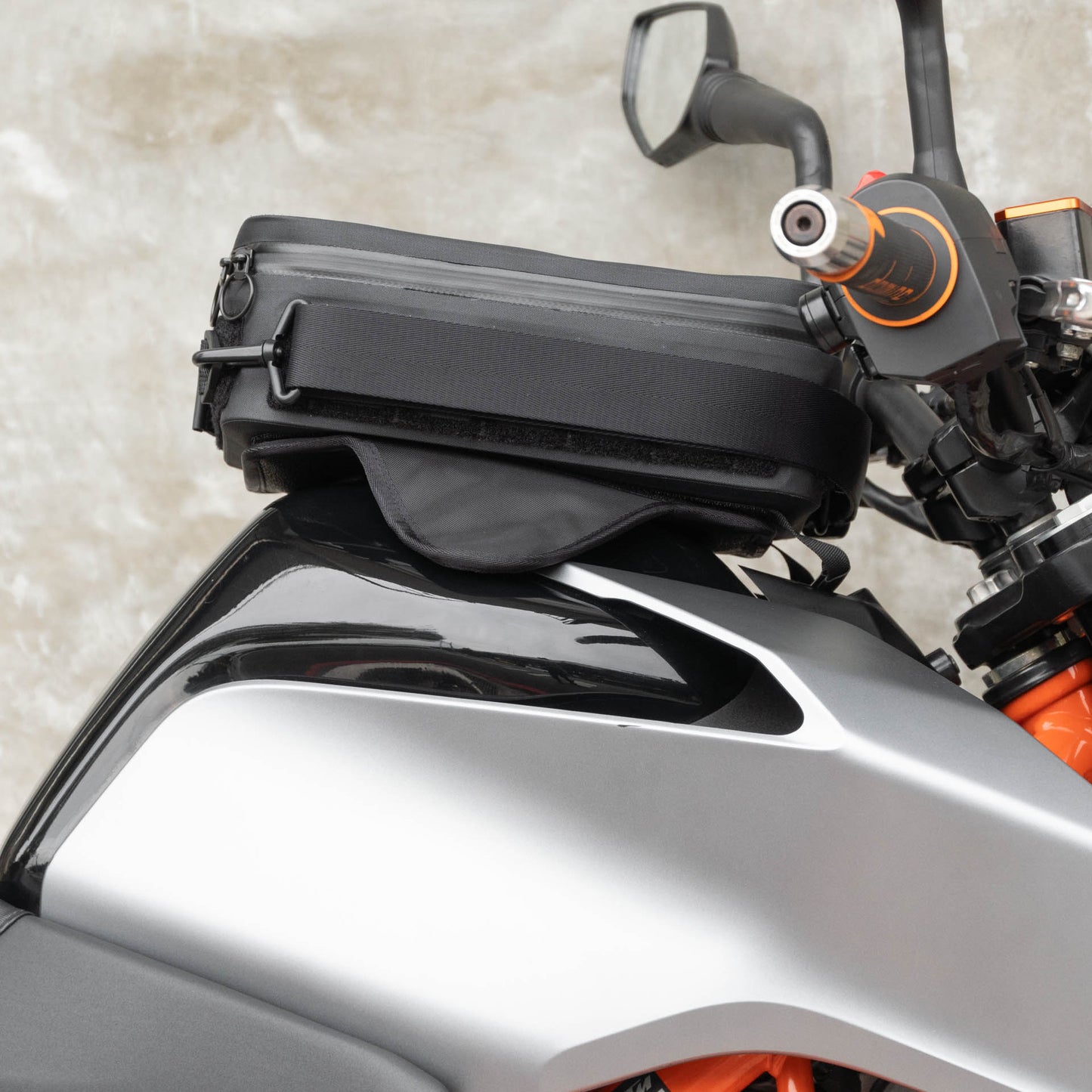 Pre-order special price: "Rainstopper" magnetic tank bag for KTM 390 Duke