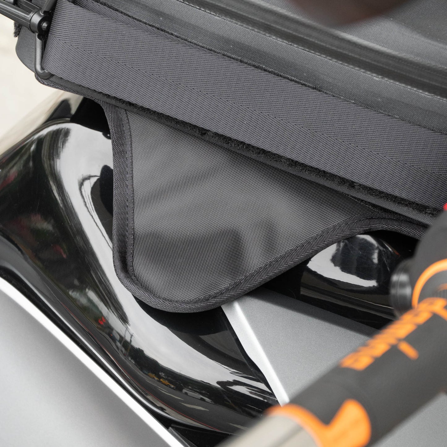Pre-order special price: "Rainstopper" magnetic tank bag for KTM 390 Duke