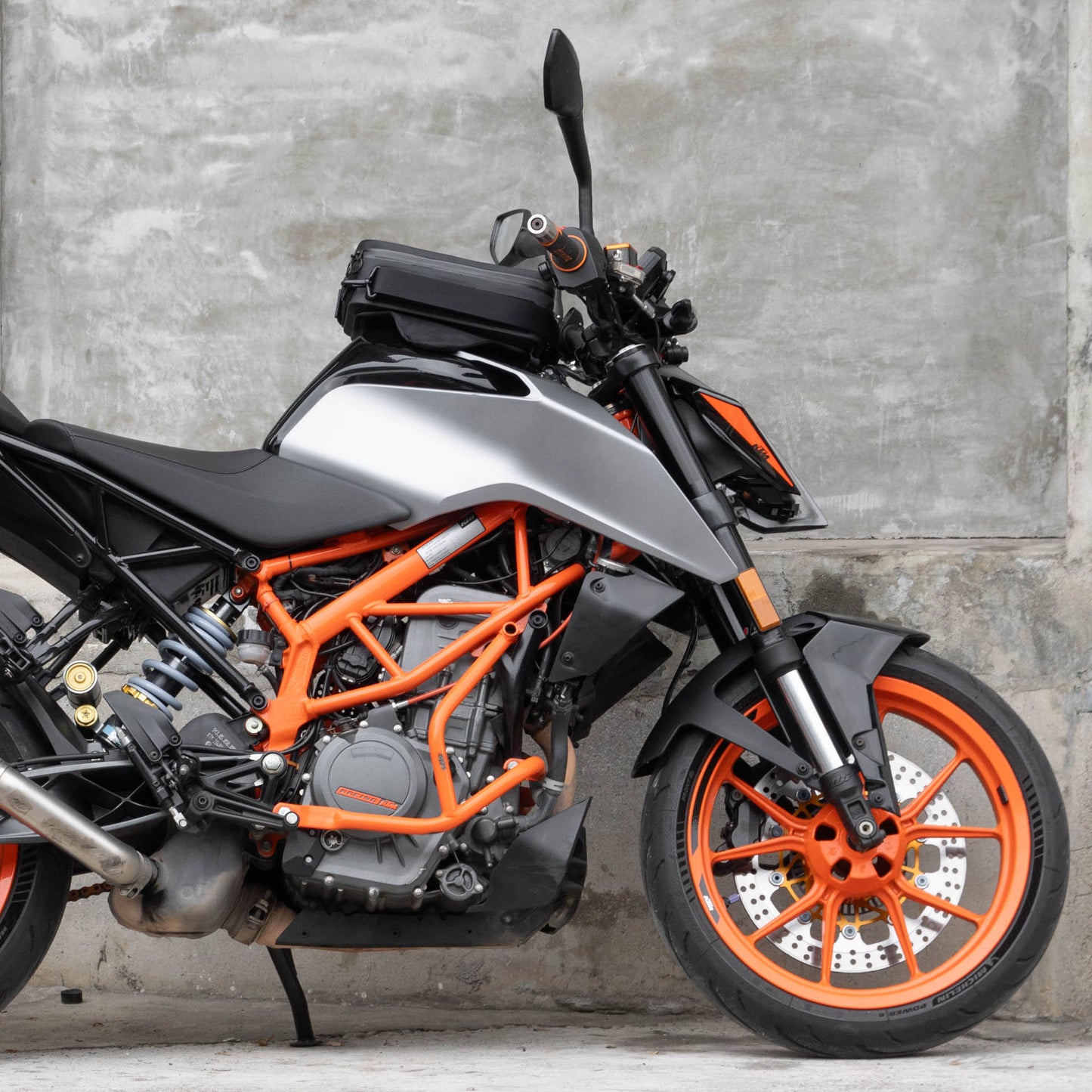 Pre-order special price: "Rainstopper" magnetic tank bag for KTM 390 Duke