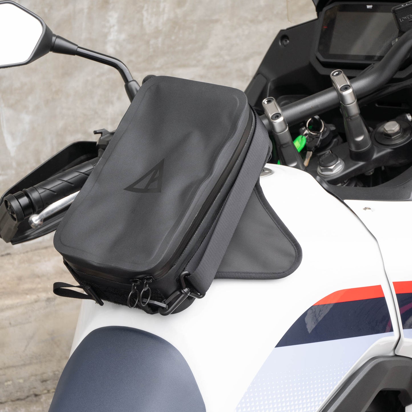 早鳥預購價（九月開始出貨）：上山旅 Rainstopper 防雨磁吸油箱包 Honda XL750 Transalp 適用