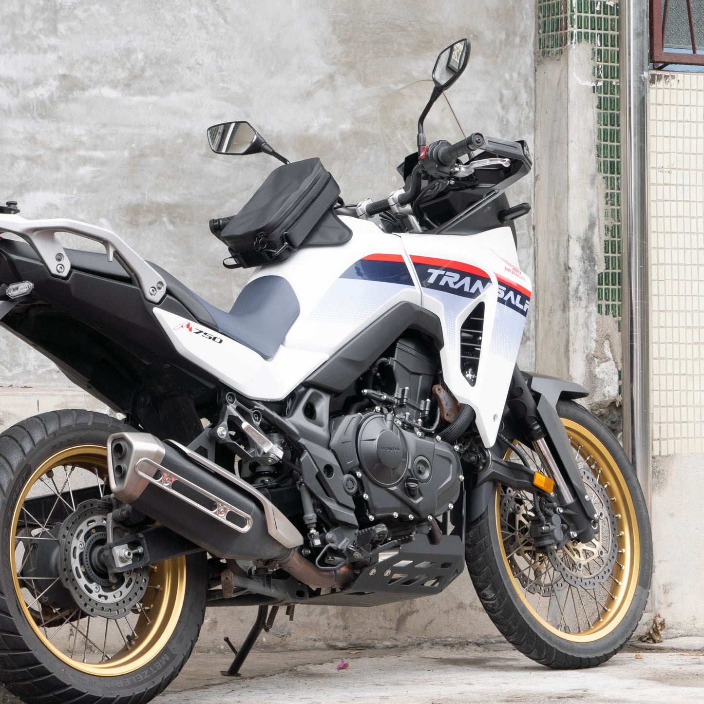 早鳥預購價（九月開始出貨）：上山旅 Rainstopper 防雨磁吸油箱包 Honda XL750 Transalp 適用