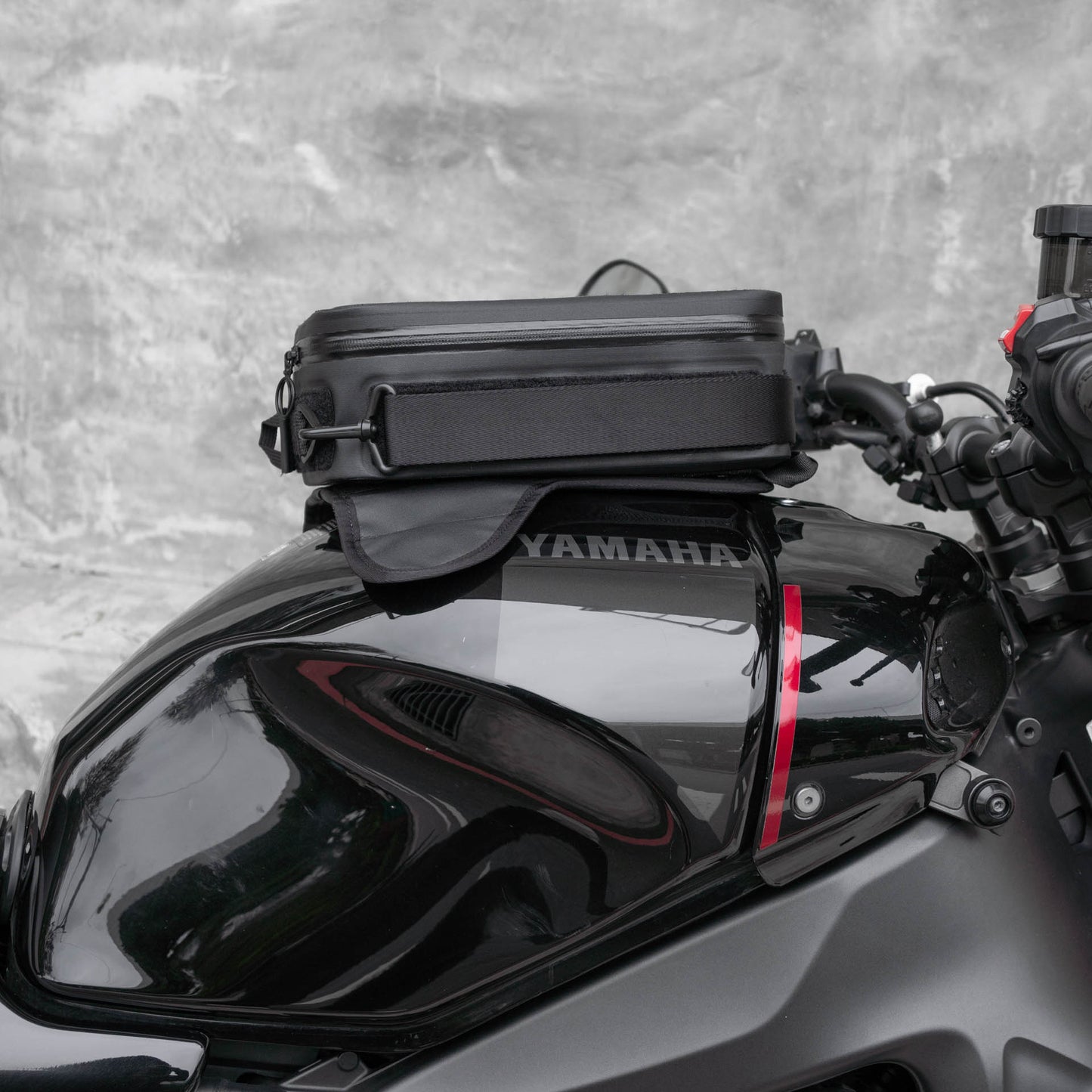 早鳥預購價（九月開始出貨）：上山旅 RAINSTOPPER 防雨磁吸油箱包 Yamaha XSR900 二代適用