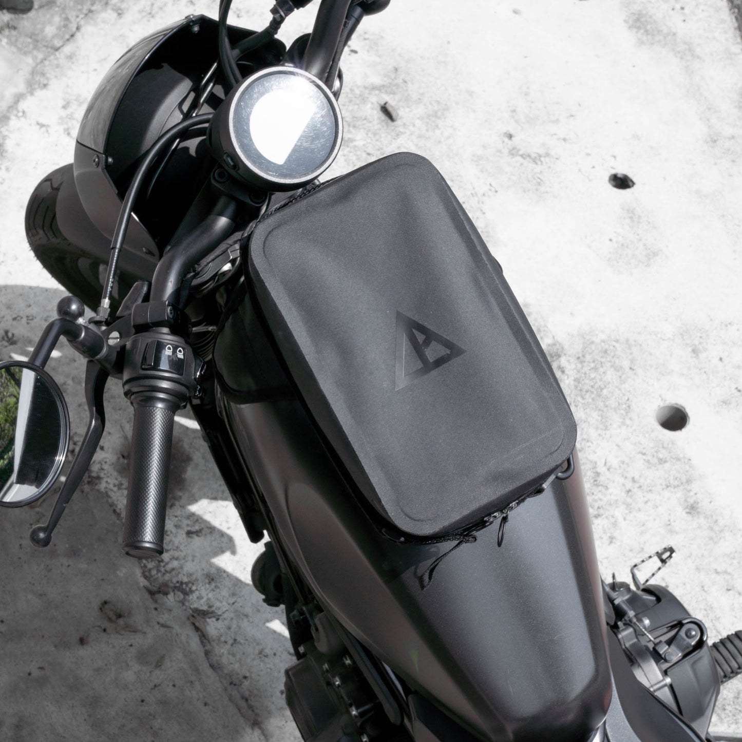 Pre-order (ship in September): "Rainstopper" magnetic tank bag for Honda Rebel 500/250