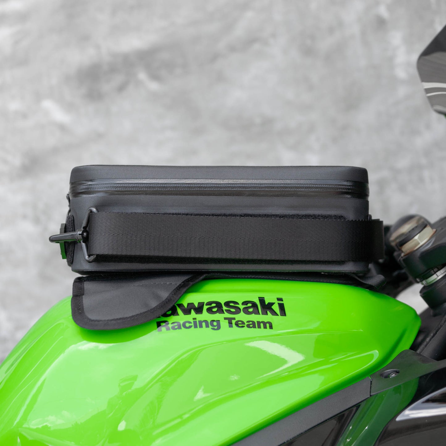 Pre-order (ship in September): "Rainstopper" magnetic tank bag for Kawasaki ZX-4RR