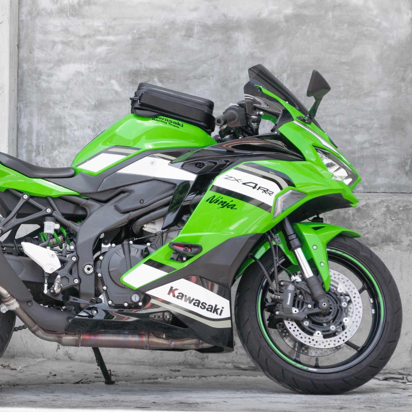 Pre-order (ship in September): "Rainstopper" magnetic tank bag for Kawasaki ZX-4RR