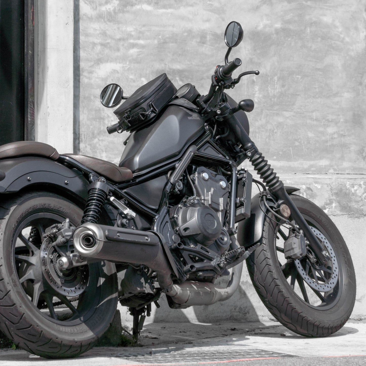 Pre-order (ship in September): "Rainstopper" magnetic tank bag for Honda Rebel 500/250