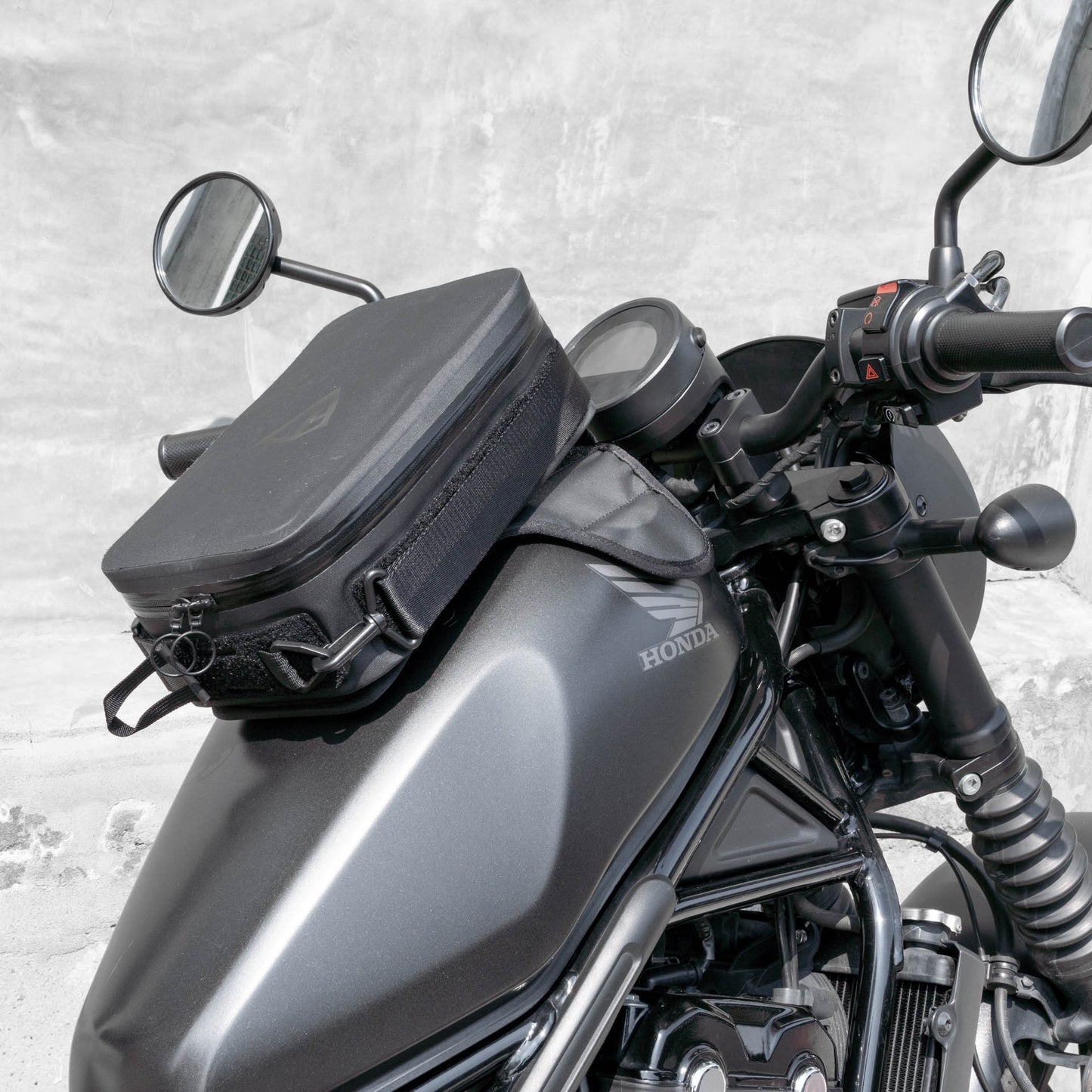 Pre-order (ship in September): "Rainstopper" magnetic tank bag for Honda Rebel 500/250