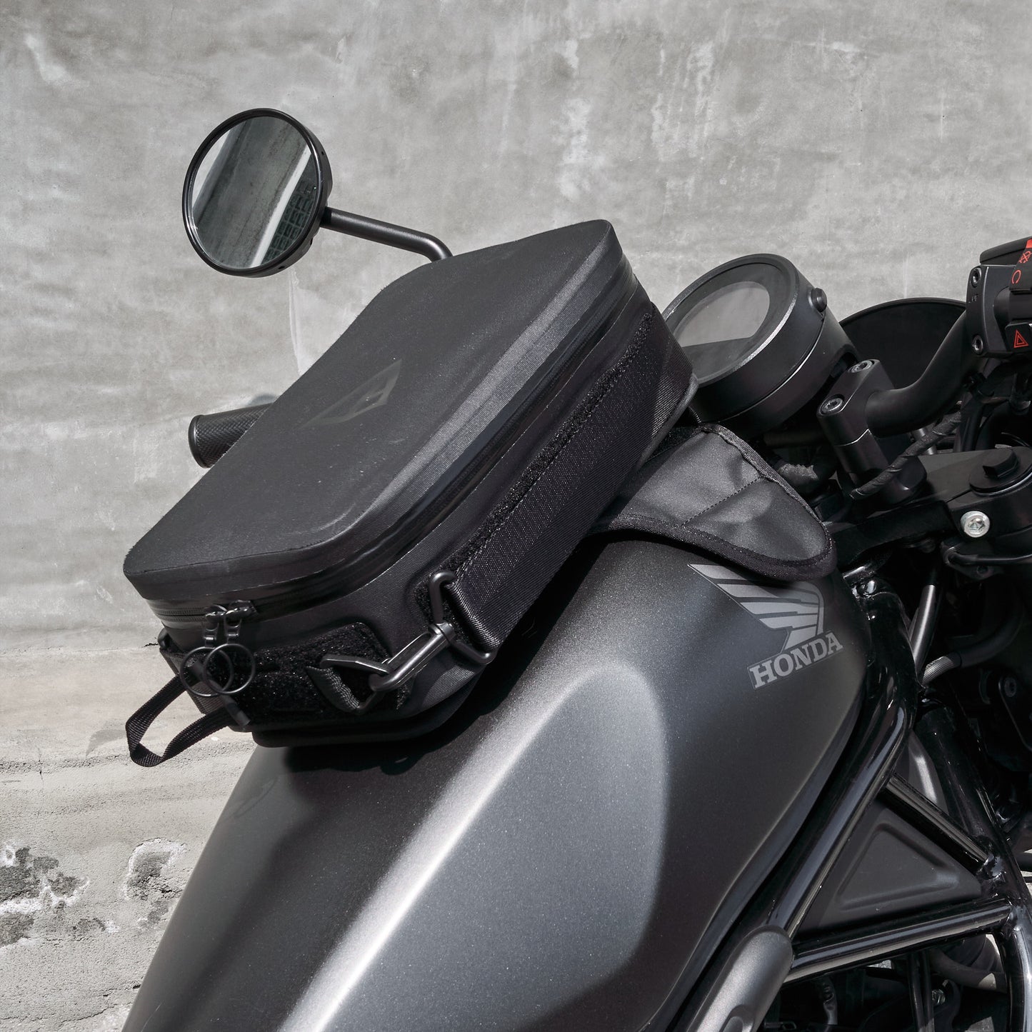 "Rainstopper" magnetic tank bag for Honda Rebel 500/250