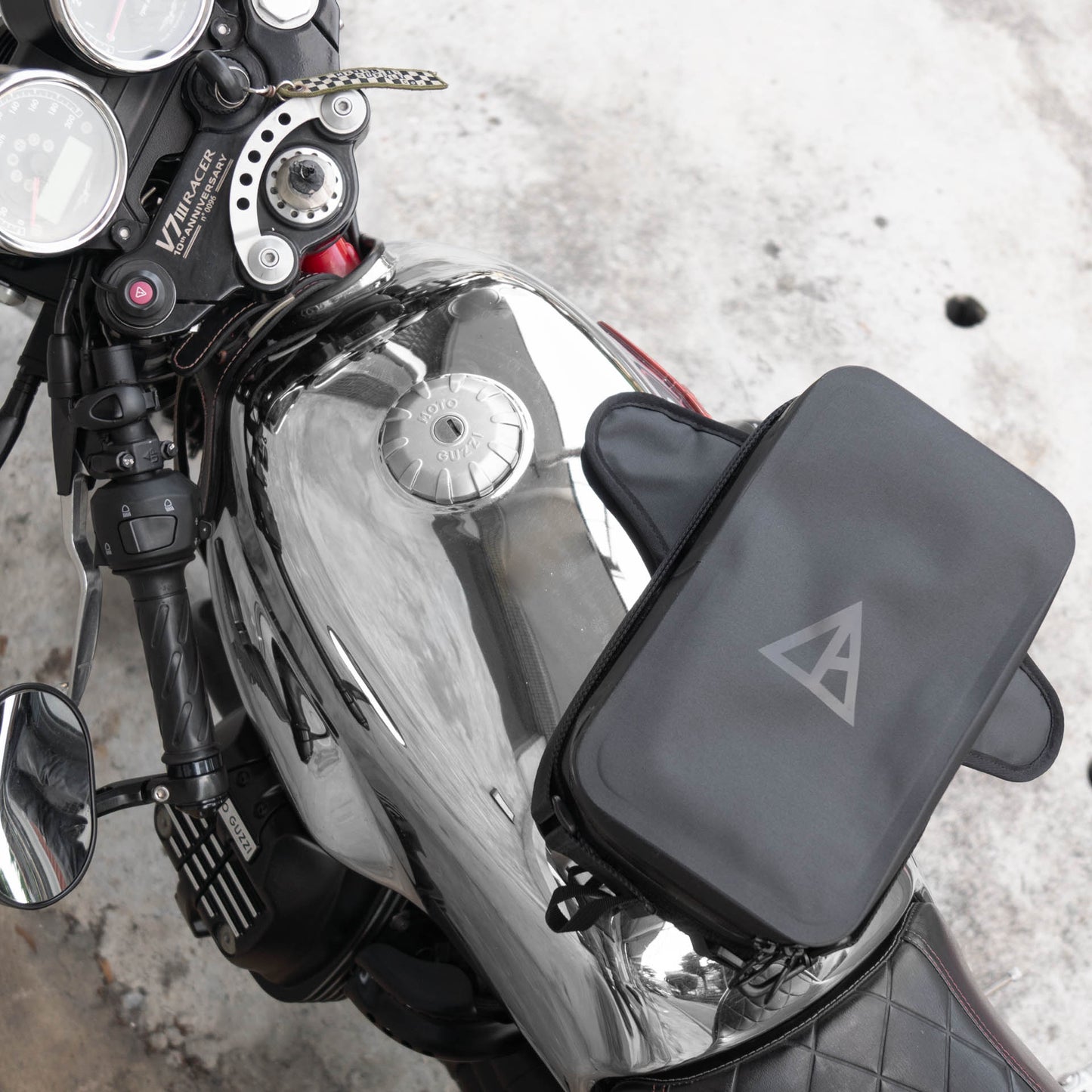 Pre-order special price: "Rainstopper" magnetic tank bag for Moto Guzzi V7