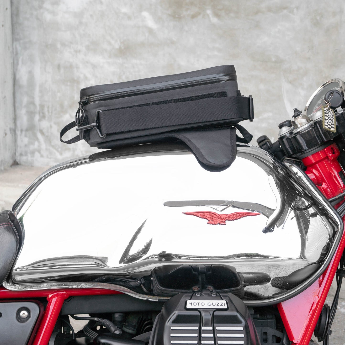 Pre-order special price: "Rainstopper" magnetic tank bag for Moto Guzzi V7