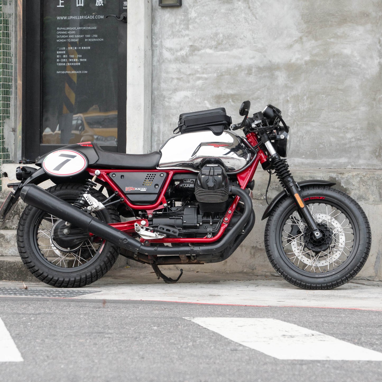 Pre-order special price: "Rainstopper" magnetic tank bag for Moto Guzzi V7