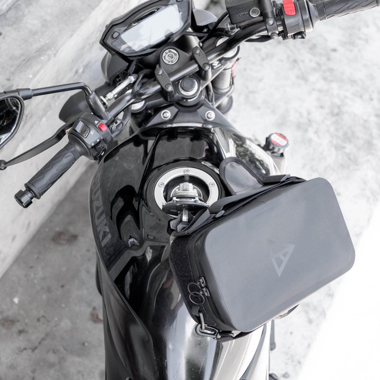 Pre-order (ship in September): "Rainstopper" magnetic tank bag for Suzuki SV650