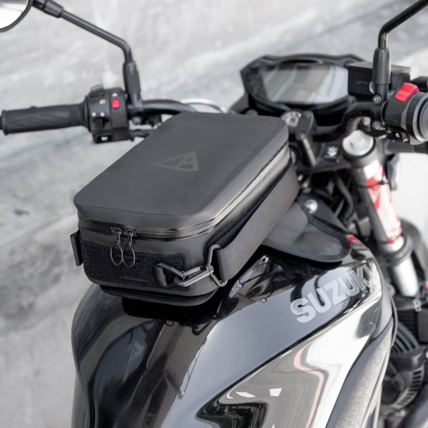 Pre-order (ship in September): "Rainstopper" magnetic tank bag for Suzuki SV650