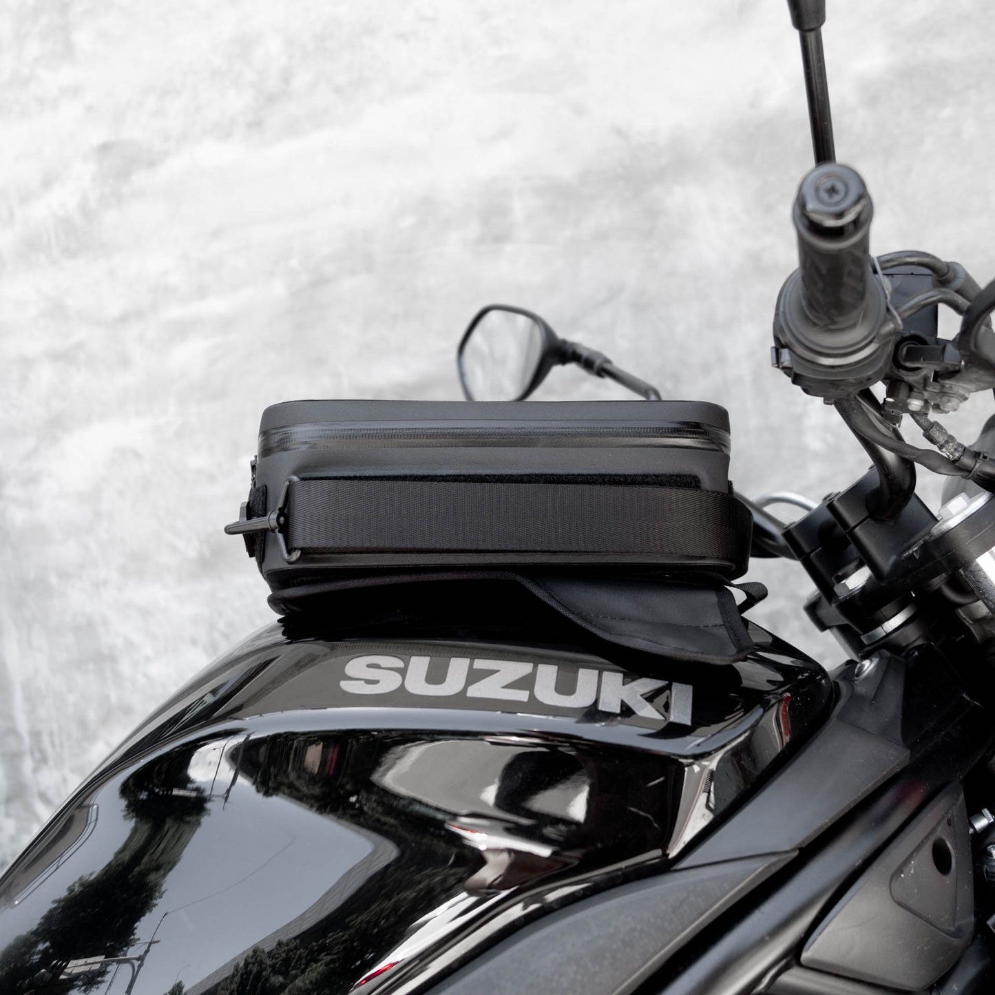 Pre-order (ship in September): "Rainstopper" magnetic tank bag for Suzuki SV650