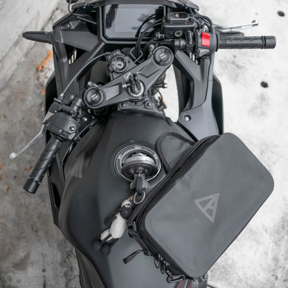 早鳥預購價（九月開始出貨）：上山旅 RAINSTOPPER 防雨磁吸油箱包 Honda CBR500R 適用