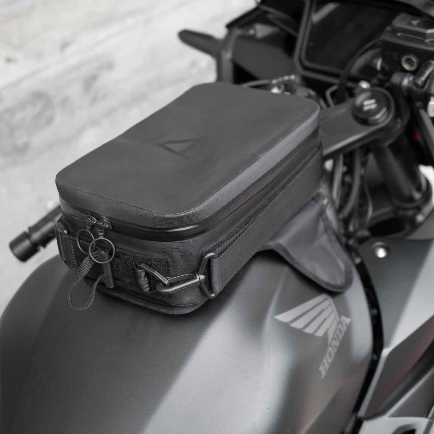 早鳥預購價（九月開始出貨）：上山旅 RAINSTOPPER 防雨磁吸油箱包 Honda CBR500R 適用