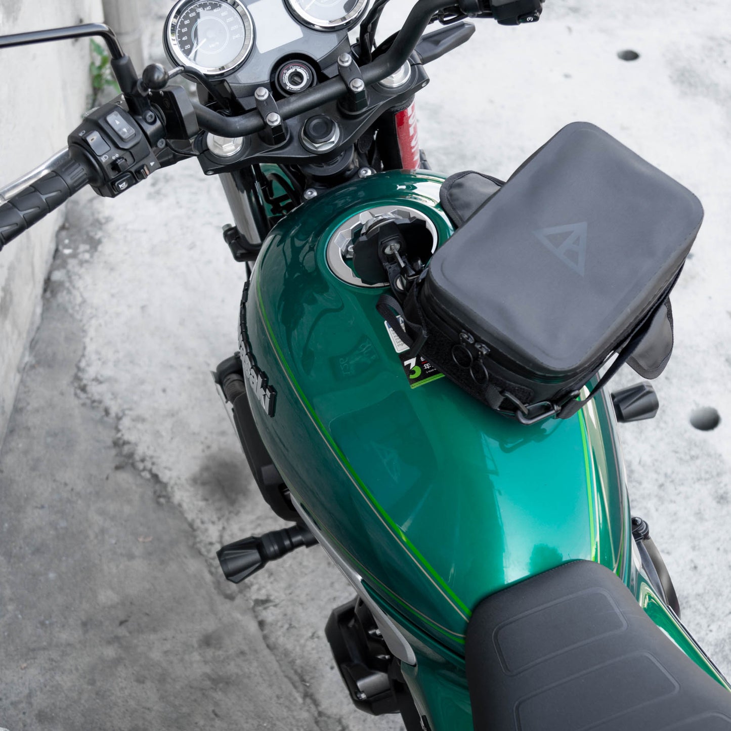 早鳥預購價（九月開始出貨）：上山旅 RAINSTOPPER 防雨磁吸油箱包 Kawasaki Z650RS 適用
