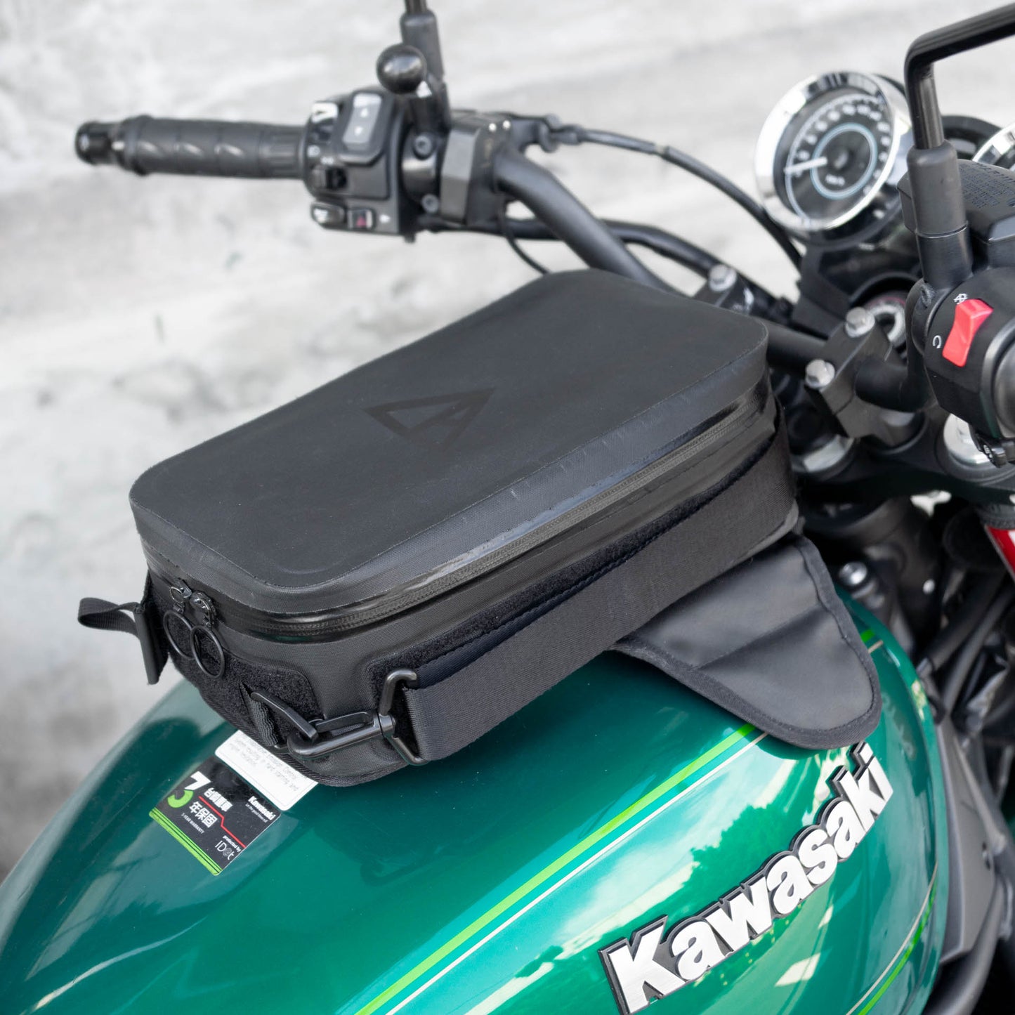 早鳥預購價（九月開始出貨）：上山旅 RAINSTOPPER 防雨磁吸油箱包 Kawasaki Z650RS 適用