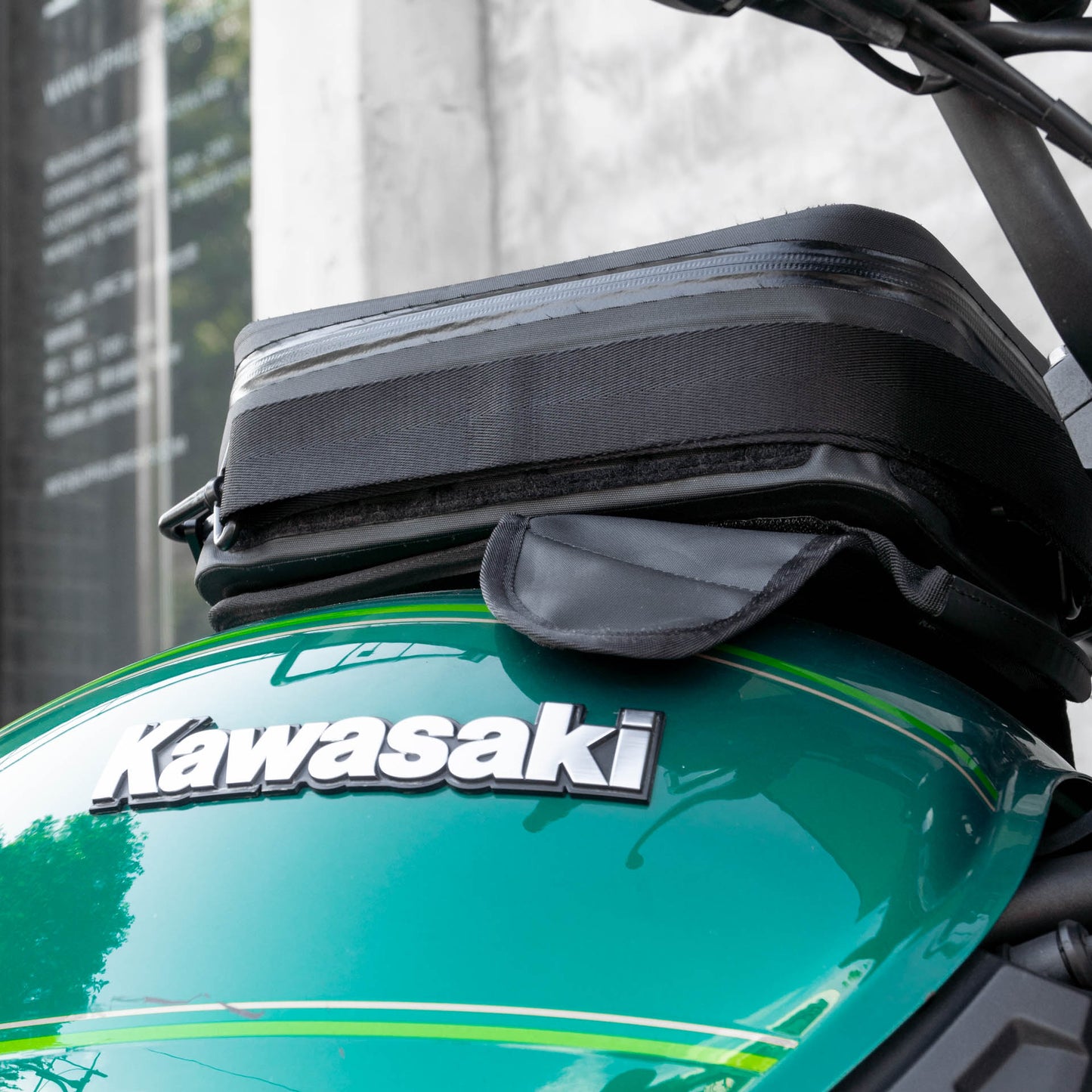 早鳥預購價（九月開始出貨）：上山旅 RAINSTOPPER 防雨磁吸油箱包 Kawasaki Z650RS 適用