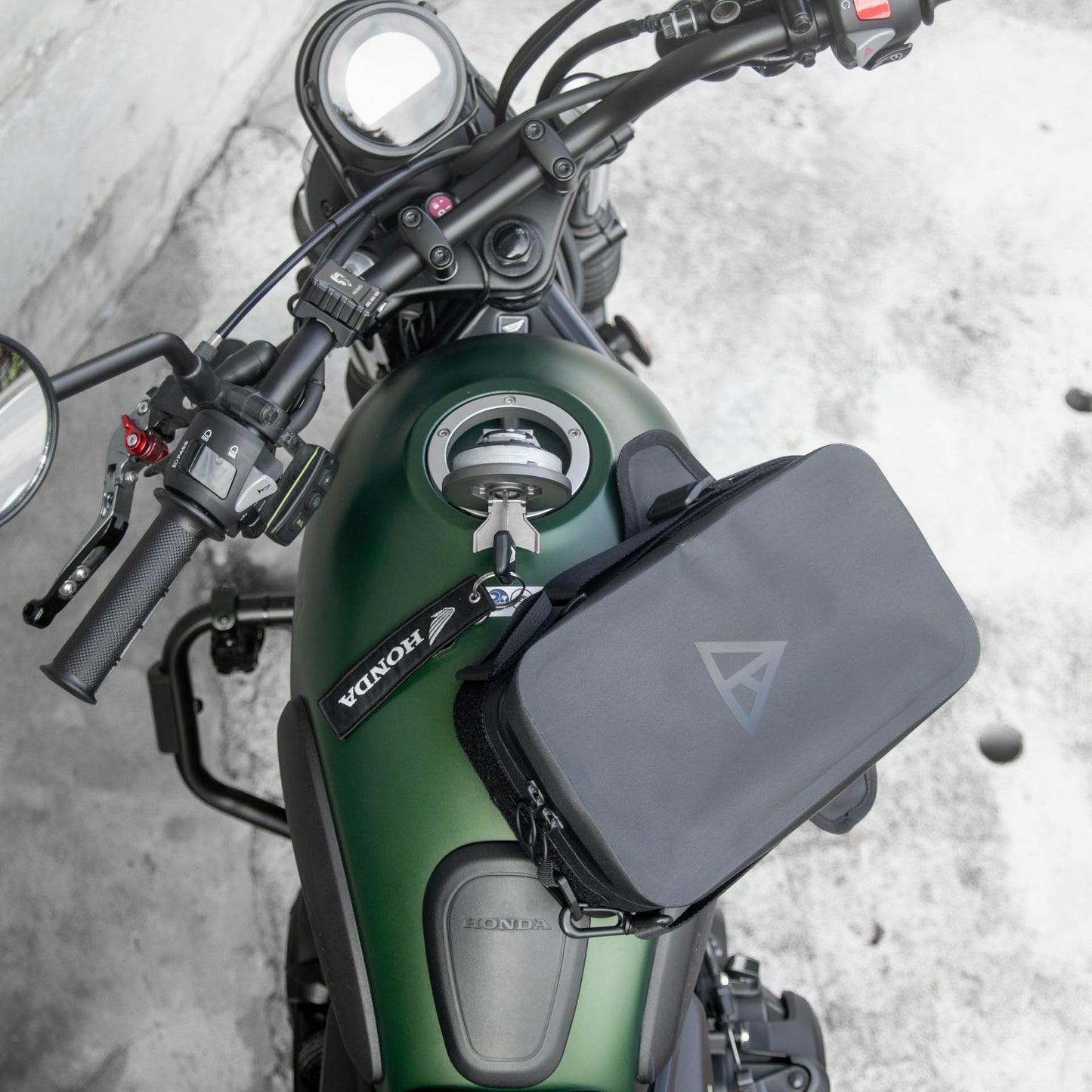 Pre-order (ship in September): "Rainstopper" magnetic tank bag for Honda CL300
