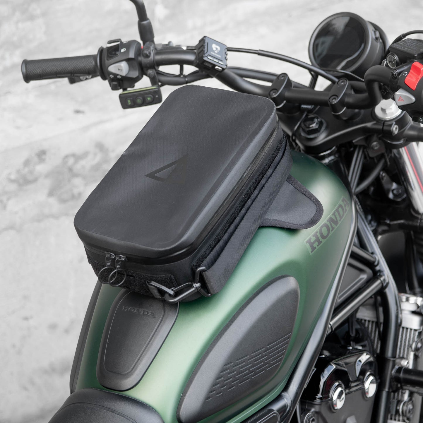 Pre-order (ship in September): "Rainstopper" magnetic tank bag for Honda CL300