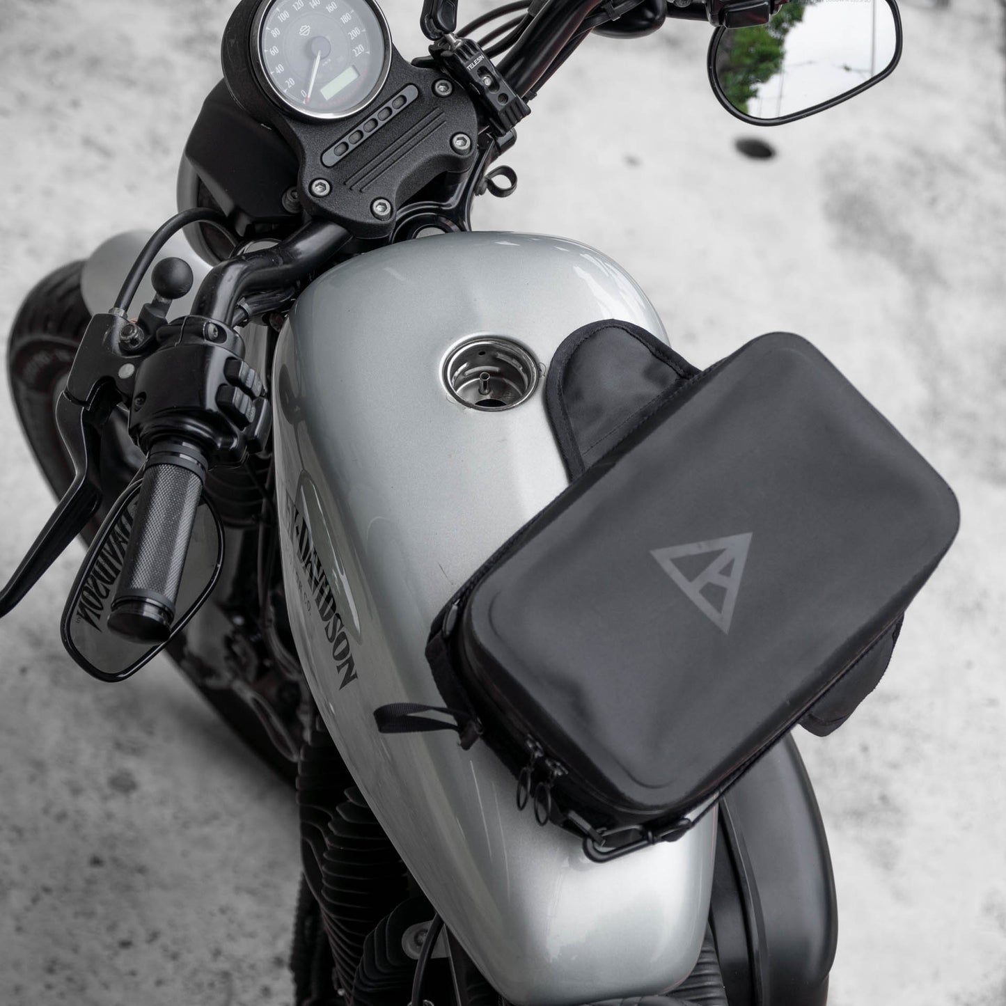 Pre-order (ship in September): "Rainstopper" magnetic tank bag for Harley Davidson Sportster