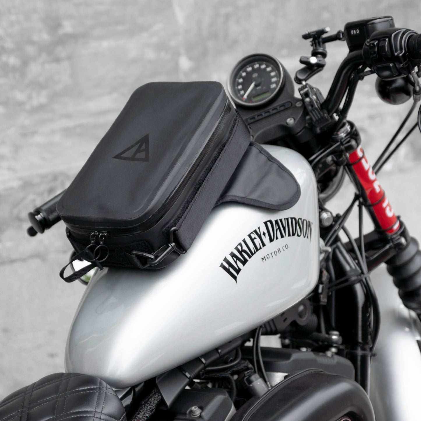 Pre-order (ship in September): "Rainstopper" magnetic tank bag for Harley Davidson Sportster