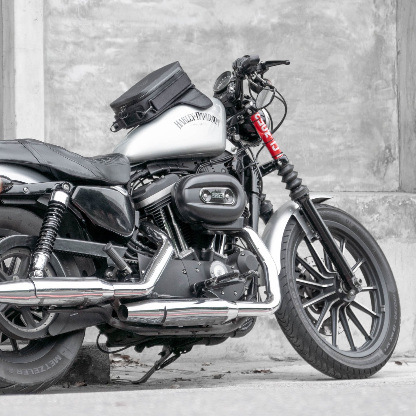Pre-order (ship in September): "Rainstopper" magnetic tank bag for Harley Davidson Sportster
