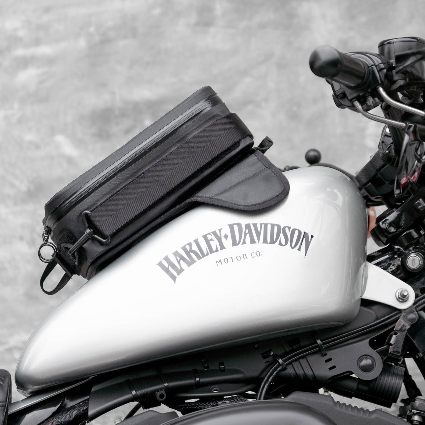 Pre-order (ship in September): "Rainstopper" magnetic tank bag for Harley Davidson Sportster