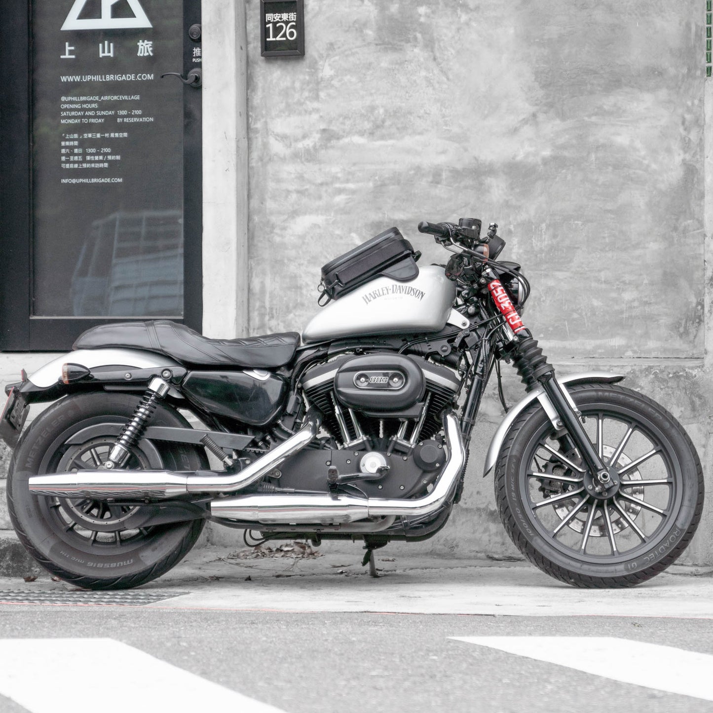 Pre-order (ship in September): "Rainstopper" magnetic tank bag for Harley Davidson Sportster
