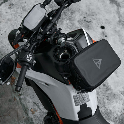 Pre-order special price: "Rainstopper" magnetic tank bag for KTM 890 / 790 Duke