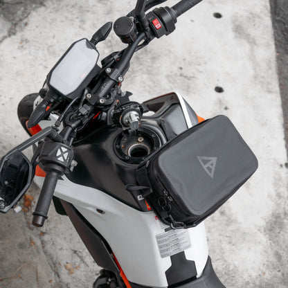 Pre-order (ship in September): "Rainstopper" magnetic tank bag for KTM 890 / 790 Duke