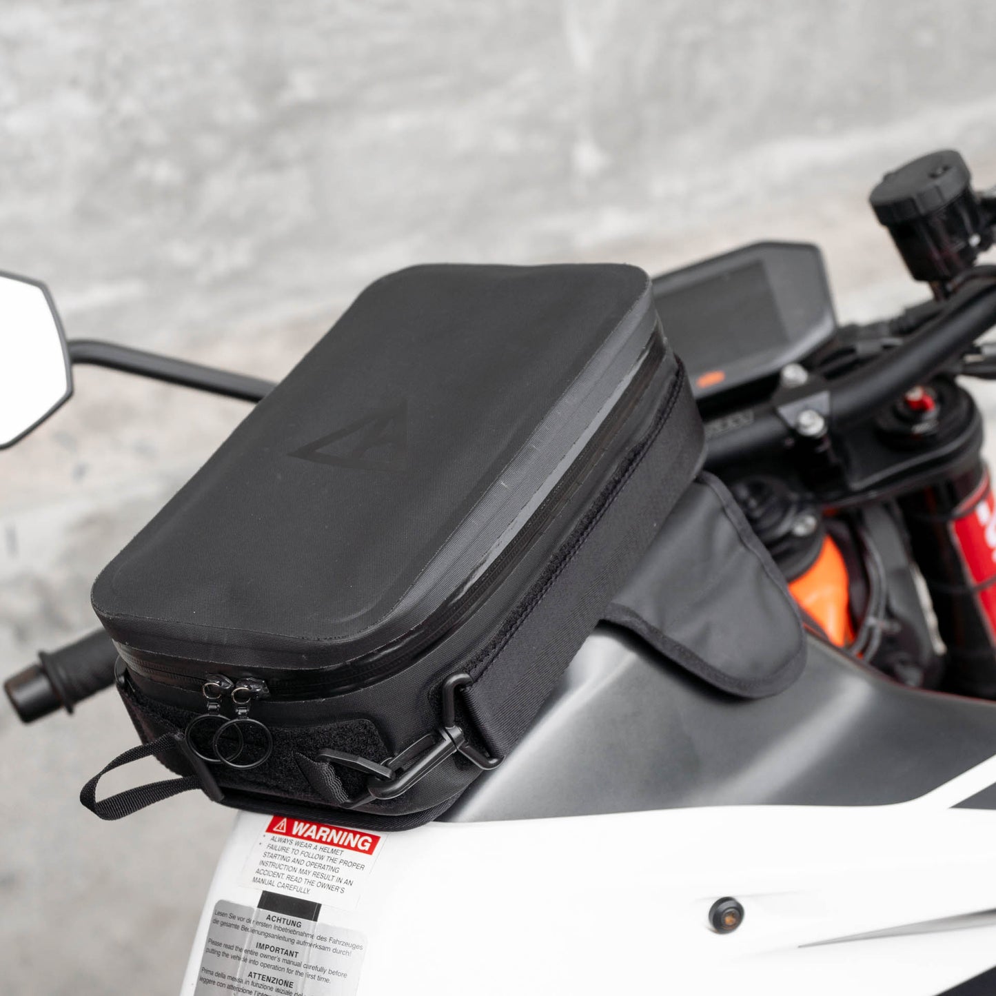 Pre-order (ship in September): "Rainstopper" magnetic tank bag for KTM 890 / 790 Duke