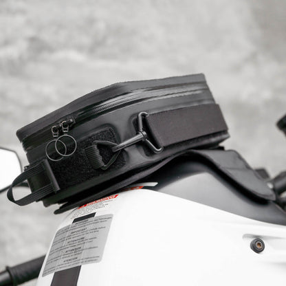 Pre-order (ship in September): "Rainstopper" magnetic tank bag for KTM 890 / 790 Duke