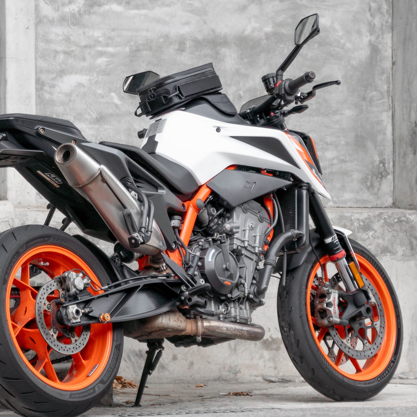 Pre-order (ship in September): "Rainstopper" magnetic tank bag for KTM 890 / 790 Duke