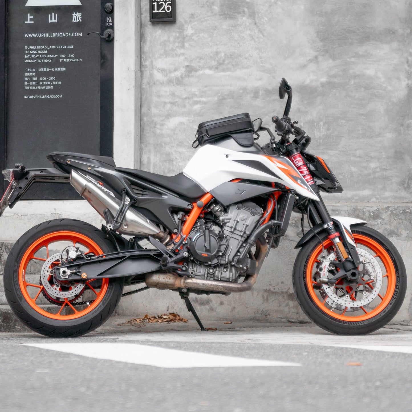 Pre-order (ship in September): "Rainstopper" magnetic tank bag for KTM 890 / 790 Duke